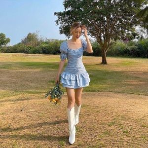 The color look like the picture.